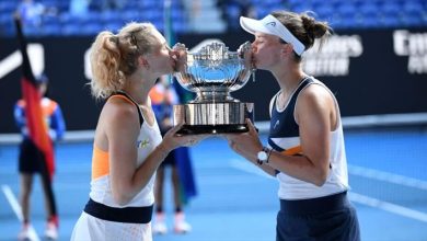 Çift kadınlarda Krejcikova – Siniakova ikilisi birinci